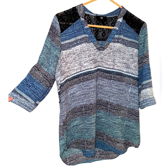 Women’s—IZ Buyer Three Quarter Sleeve V-Neck Blouse With Stripes & Lace. Size M. - Picture 1 of 6